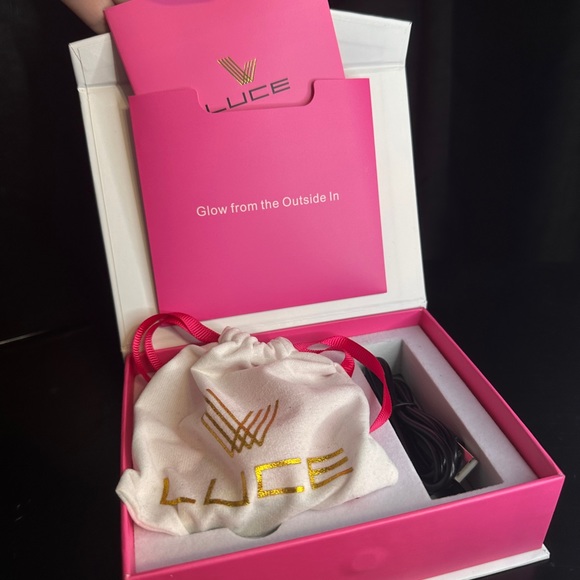 LUCE 180° Anti-Aging Facial Cleansing Device - Picture 5 of 7